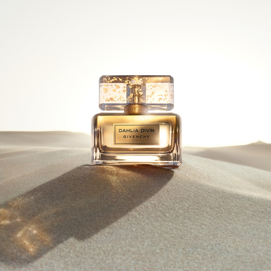 BEAUTY NEWS! Senzualitate pura intr-o sticla aurie: Givenchy Dahlia Divin Le Nectar 