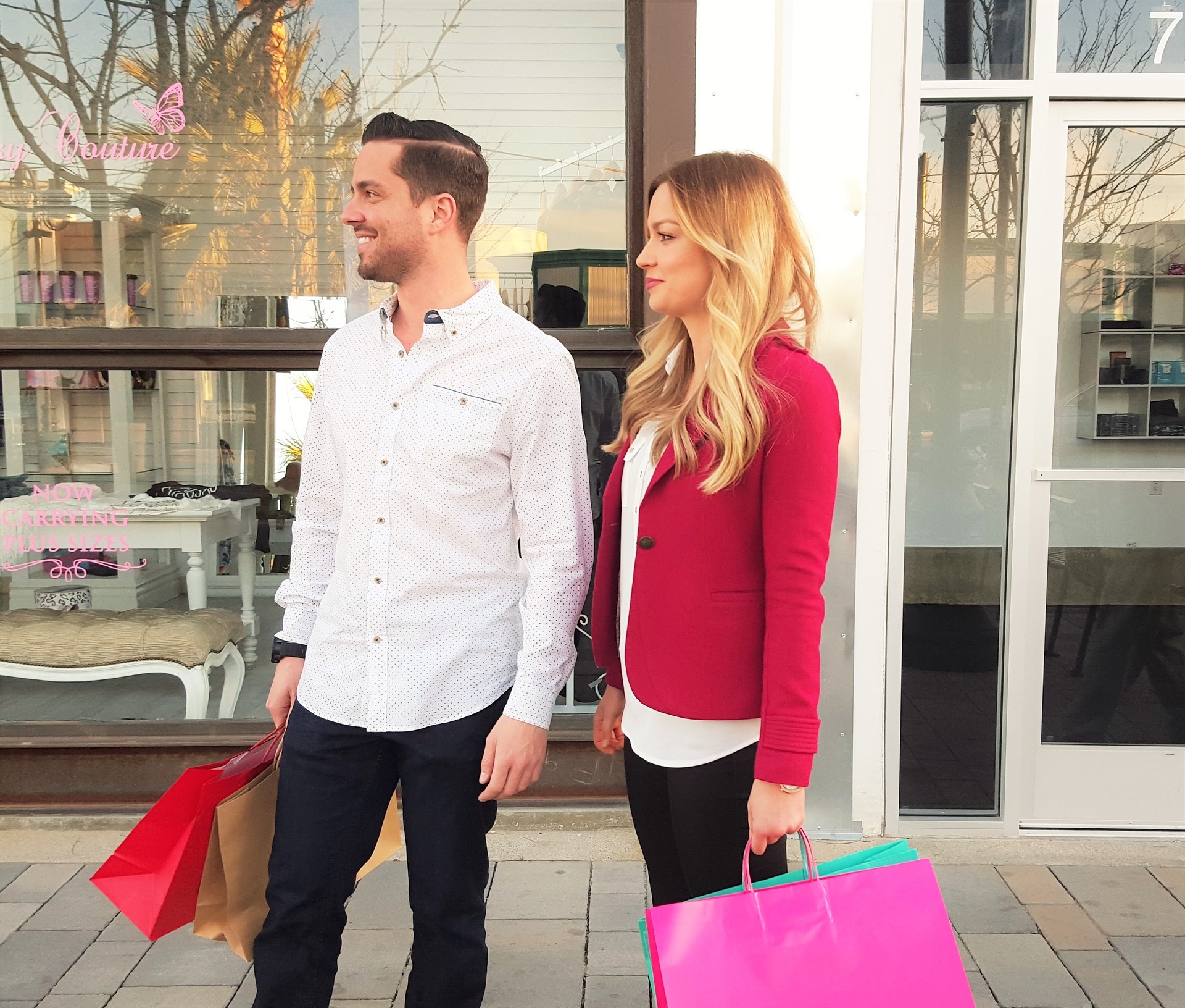 cum-sa-iti-duci-sotul-la-shopping-pentru-el-si-sa-i-placa3